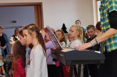 Vystoupení žáků 1. a 2. třídy ZŠ Lučany