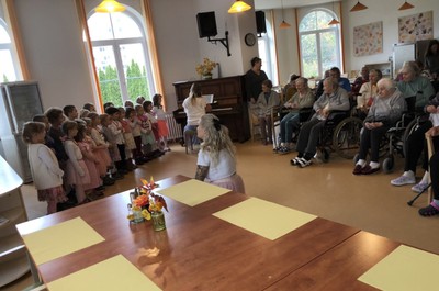 Zpívání žáků z MŠ Na Kopečku
