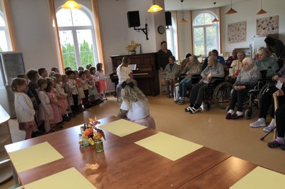 Zpívání žáků z MŠ Na Kopečku